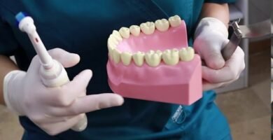 Cómo limpiar tus dientes correctamente con cepillo inalámbrico